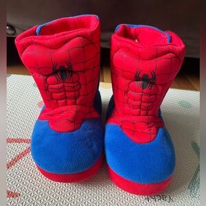 MARVEL SPIDERMAN BOOT SLIPPERS KIDS SIZE M 9/10 RED, BLUE, BLACK